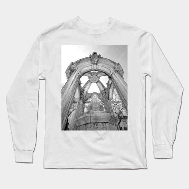 chafariz do largo do carmo Long Sleeve T-Shirt by terezadelpilar